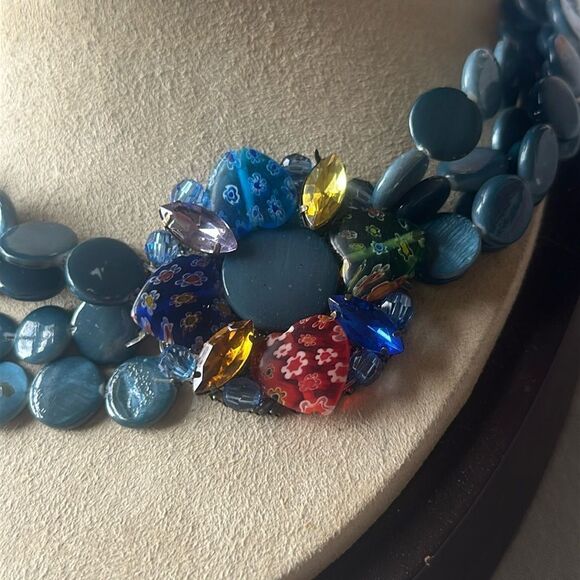 Erica Lyons Elegant Blue Beaded Necklace with Floral Accent! - Picture 3 of 7